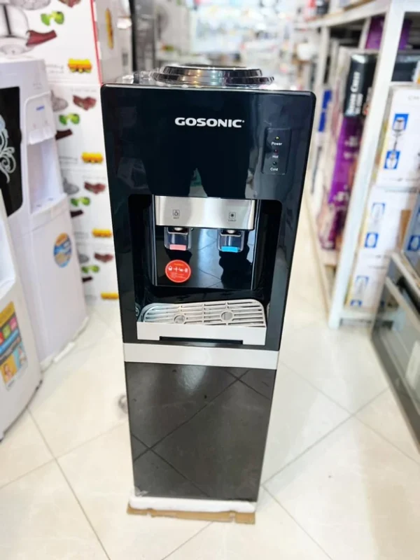 آبسردکن یخچال دار ایستاده گوسونیک مدل GWD-521 عرضه شده در زیو مارکت جوانرود با سه خروجی آب و طراحی مدرن